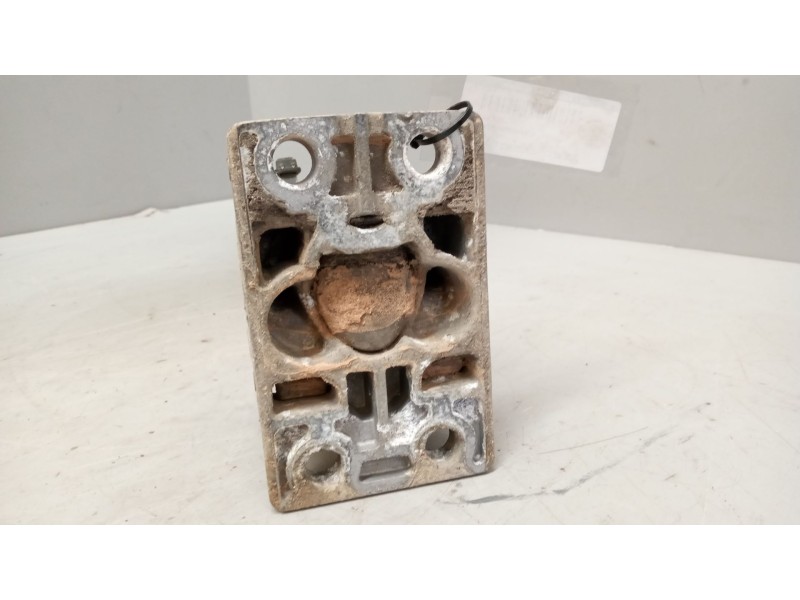 Recambio de soporte guardabarros trasero para volvo fm xxx 12.8 diesel referencia OEM IAM   