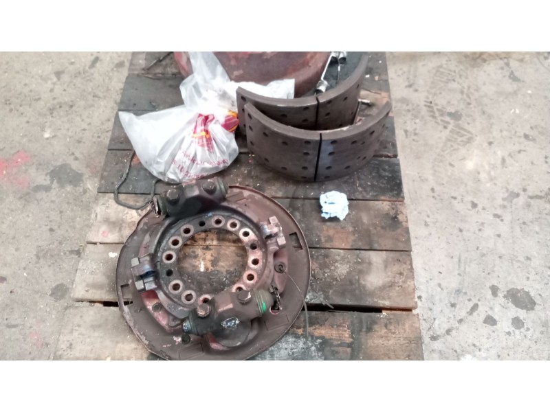 Recambio de buje delantero para iveco eurotrakker (mp) 7.8 diesel referencia OEM IAM 42115016 42115163 42129305