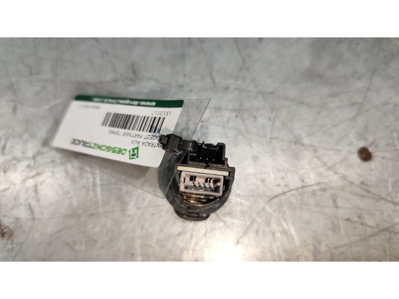 Recambio de entrada aux para peugeot partner tepee 1.6 bluehdi 100 referencia OEM IAM 9664795277  