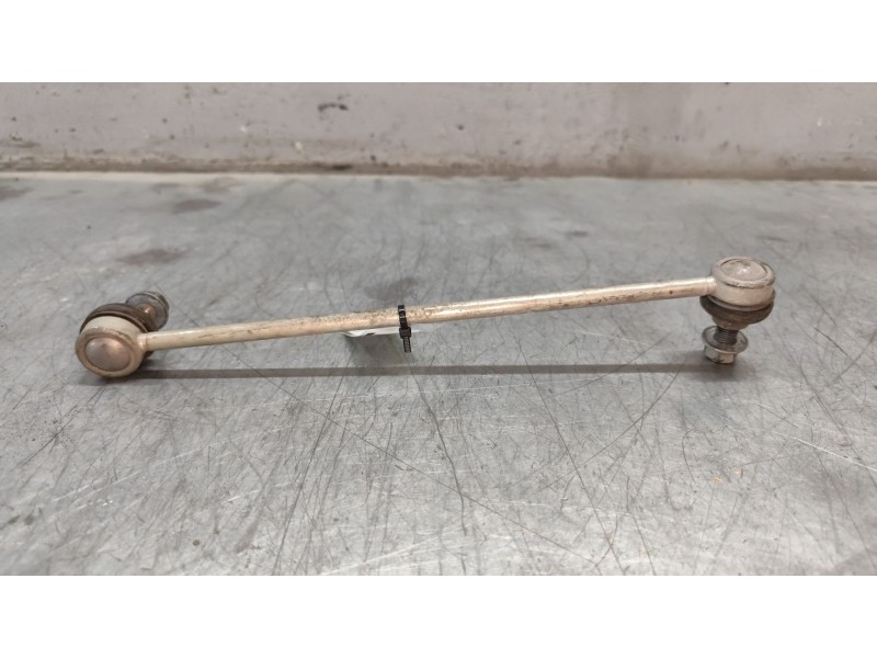 Recambio de bieleta barra estabilizadora delantera para volkswagen passat b6 (3c2) 2.0 tdi referencia OEM IAM   