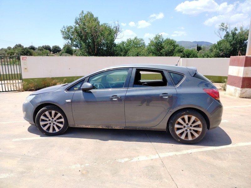 opel astra j (p10) del año 2010