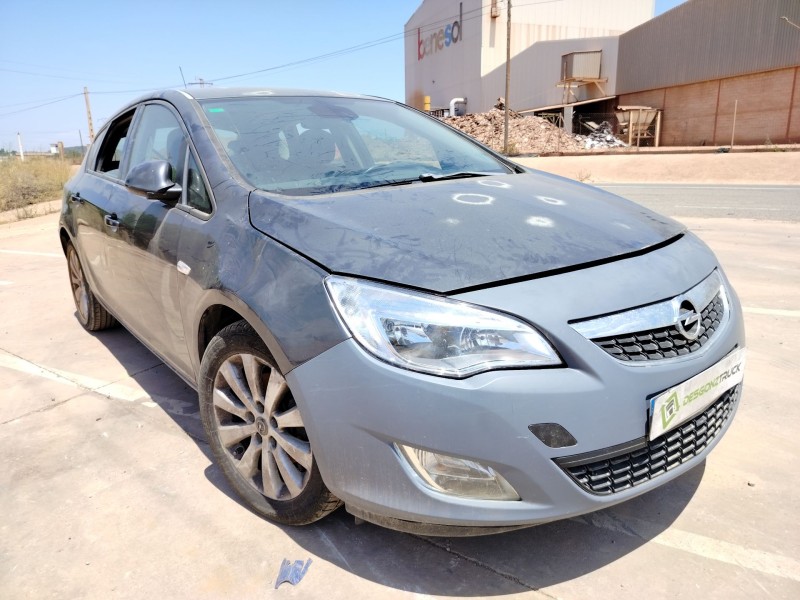 opel astra j (p10) del año 2010