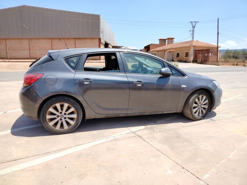 opel astra j (p10) del año 2010