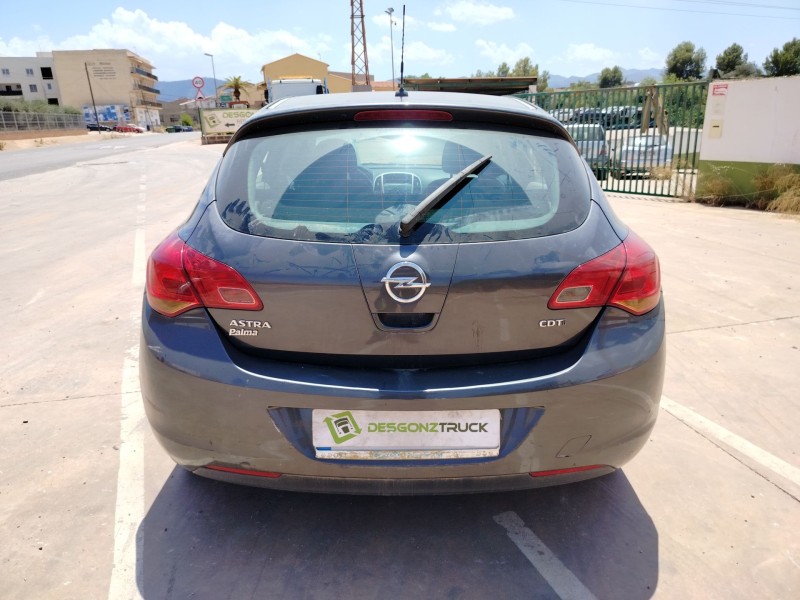 opel astra j (p10) del año 2010