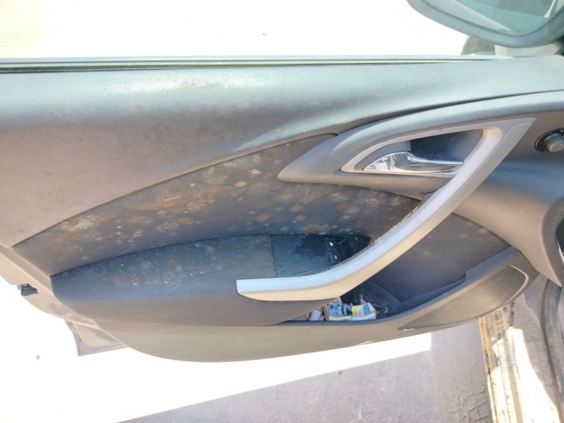 opel astra j (p10) del año 2010