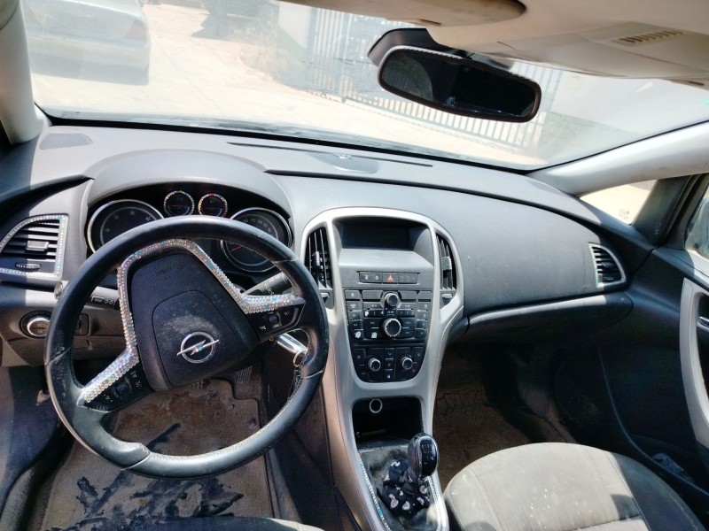 opel astra j (p10) del año 2010