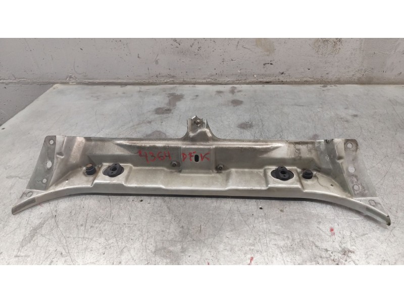 Recambio de travesaño superior para chrysler pt cruiser (pt) referencia OEM IAM 509ACB151  