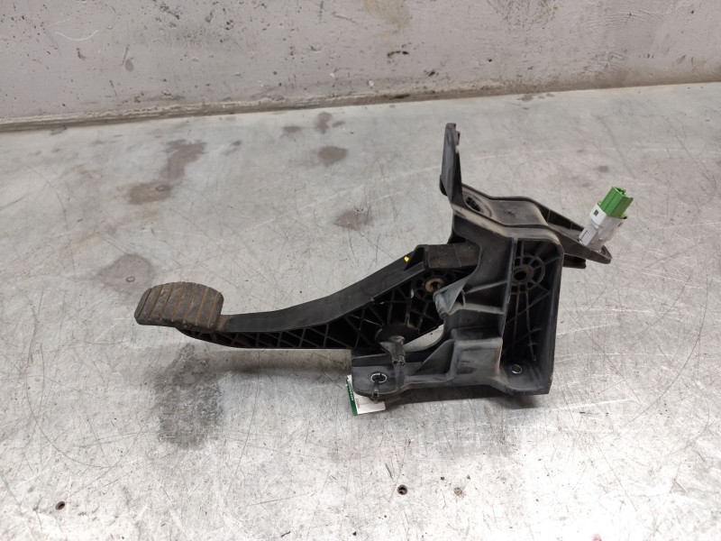 Recambio de pedal embrague para dacia sandero ii tce 90 (b8m1, b8ma) referencia OEM IAM 8201298896  