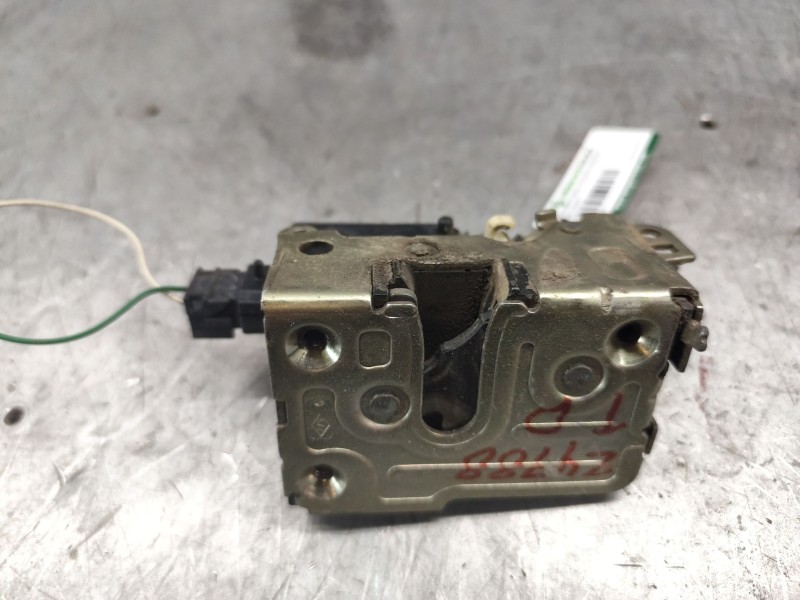 Recambio de cerradura puerta trasera derecha para dacia logan 1.6 cat referencia OEM IAM 8200214015  