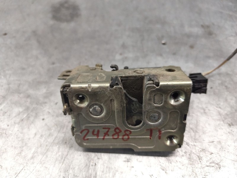 Recambio de cerradura puerta trasera izquierda para dacia logan 1.6 cat referencia OEM IAM 8200214018  