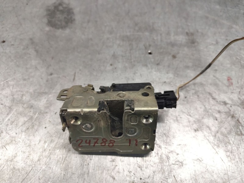 Recambio de cerradura puerta trasera izquierda para dacia logan 1.6 cat referencia OEM IAM 8200214018  