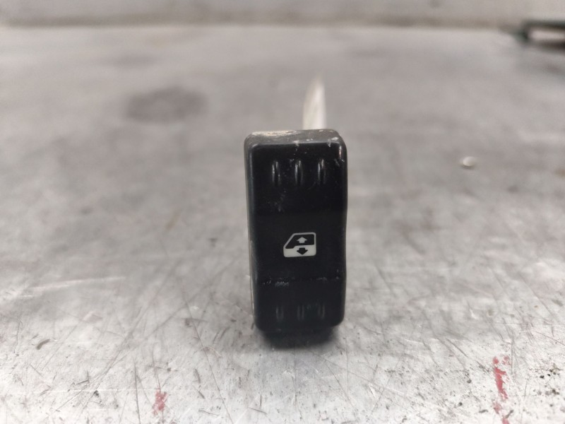 Recambio de mando elevalunas delantero izquierdo para dacia logan 1.6 cat referencia OEM IAM  5 PINS 