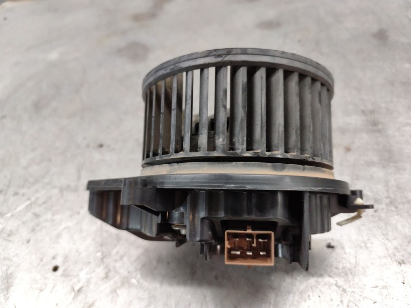 Recambio de ventilador calefaccion para audi a4 berlina (8e) 1.9 tdi referencia OEM IAM 8E1820021E  