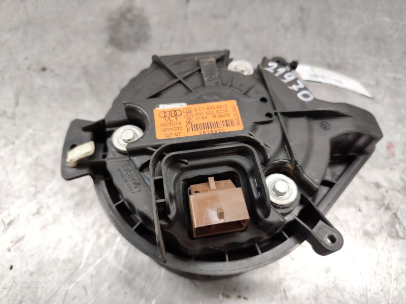 Recambio de ventilador calefaccion para audi a4 berlina (8e) 1.9 tdi referencia OEM IAM 8E1820021E  