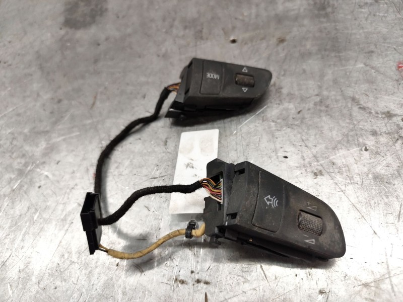 Recambio de mando volante para audi a4 berlina (8e) 1.9 tdi referencia OEM IAM 4F0951527L  