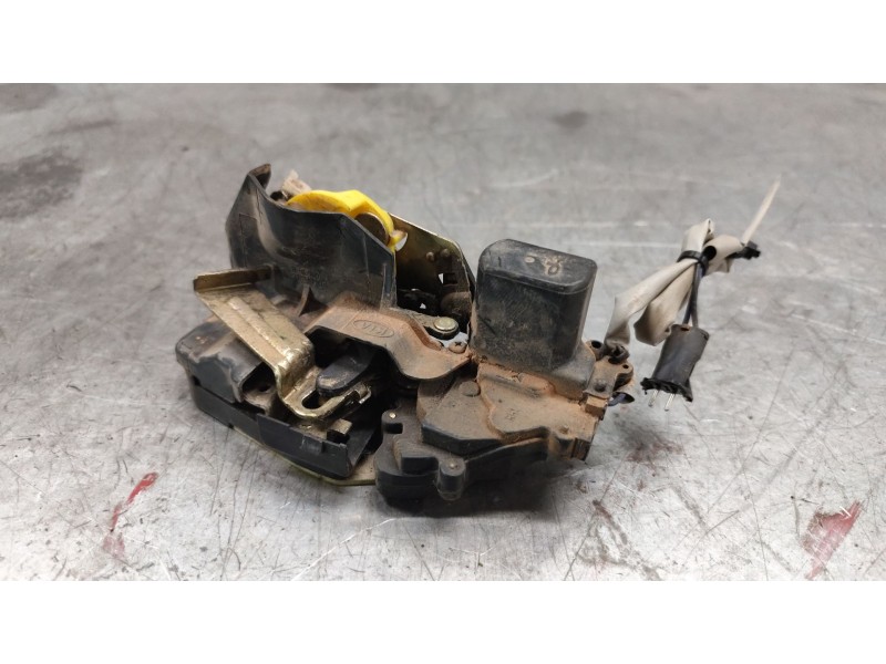 Recambio de cerradura puerta trasera derecha para kia carens 2.0 crdi ex monovolumen referencia OEM IAM   