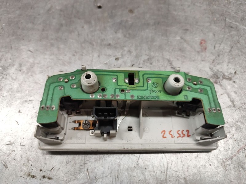 Recambio de luz interior para volkswagen golf iv berlina (1j1) 1.9 tdi referencia OEM IAM 3B0947105  