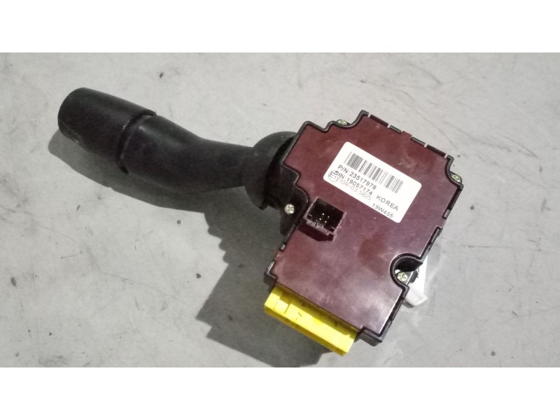 Recambio de mando limpia para renault serie t 12.8 diesel referencia OEM IAM 23517978  MANDO INTERMITENTES