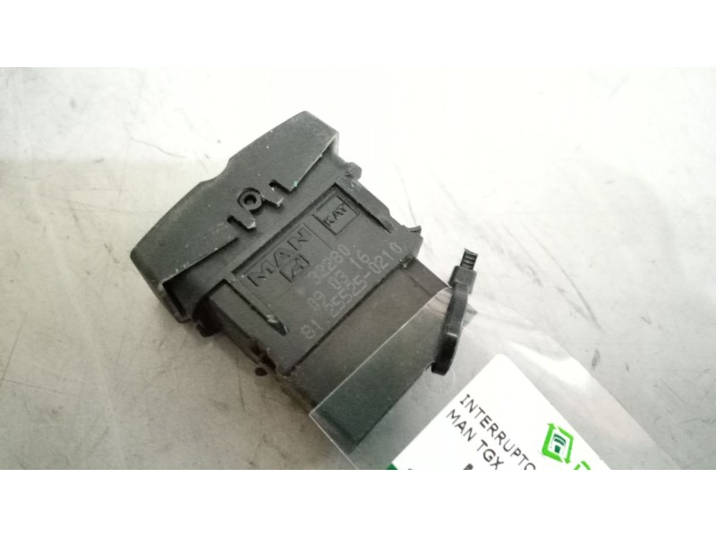 Recambio de interruptor para man tgx 18.xxx 12.4 diesel referencia OEM IAM 81255250210  