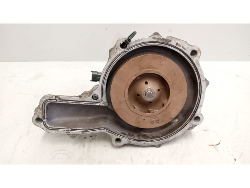 Recambio de bomba agua para volvo fm xxx 12.8 diesel referencia OEM IAM 21812242  