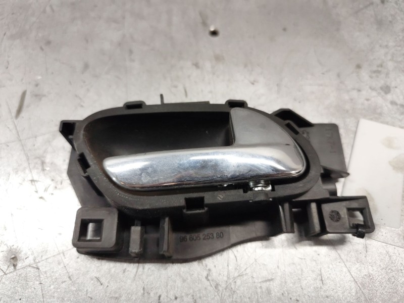Recambio de maneta interior delantera derecha para peugeot 308 1.6 16v referencia OEM IAM   