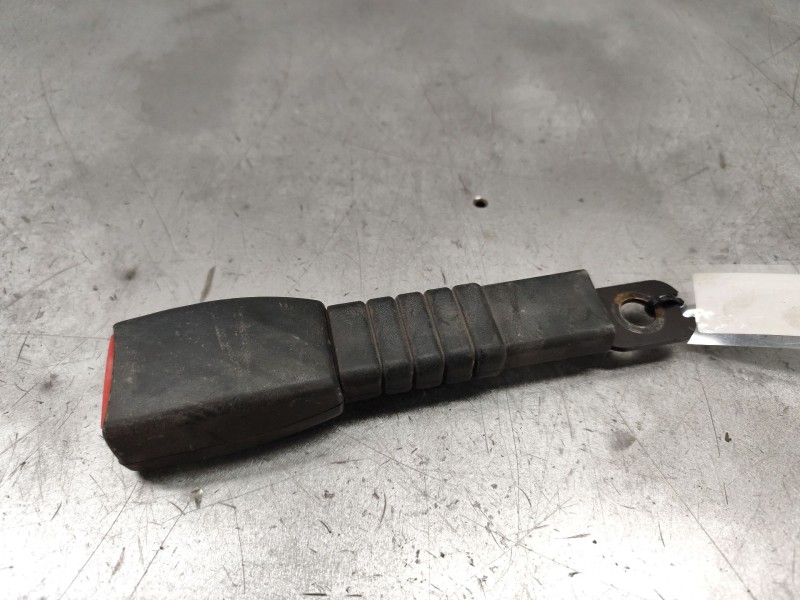 Recambio de pretensor airbag derecho para hyundai accent (mc) gl referencia OEM IAM 060523  