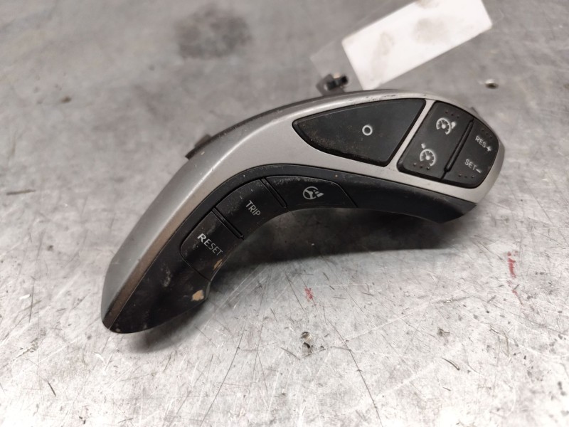 Recambio de mando volante para hyundai i30 (gd) 1.6 crdi referencia OEM IAM 96710A6750RDR  