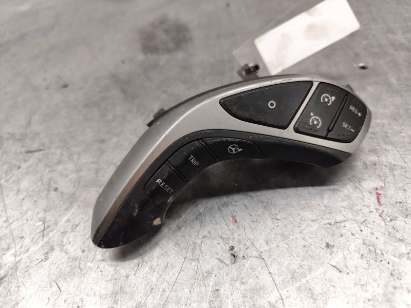 Recambio de mando volante para hyundai i30 (gd) 1.6 crdi referencia OEM IAM 96710A6750RDR  