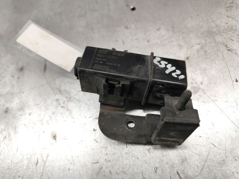 Recambio de caja precalentamiento para hyundai i30 (gd) 1.6 crdi referencia OEM IAM 368302A300  