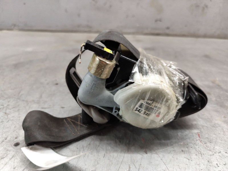 Recambio de cinturon seguridad delantero derecho para hyundai accent (mc) gl referencia OEM IAM 888801E030  