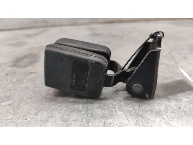 Recambio de enganche cinturon trasero izquierdo para peugeot 308 confort referencia OEM IAM EA09983  