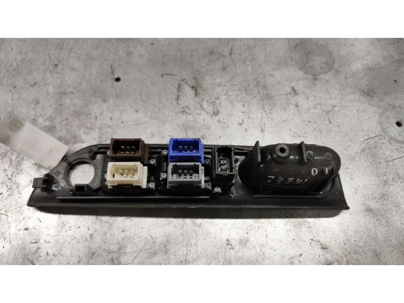 Recambio de mando elevalunas delantero izquierdo para renault laguna (b56) 1.8 16v rt referencia OEM IAM 7701707064  