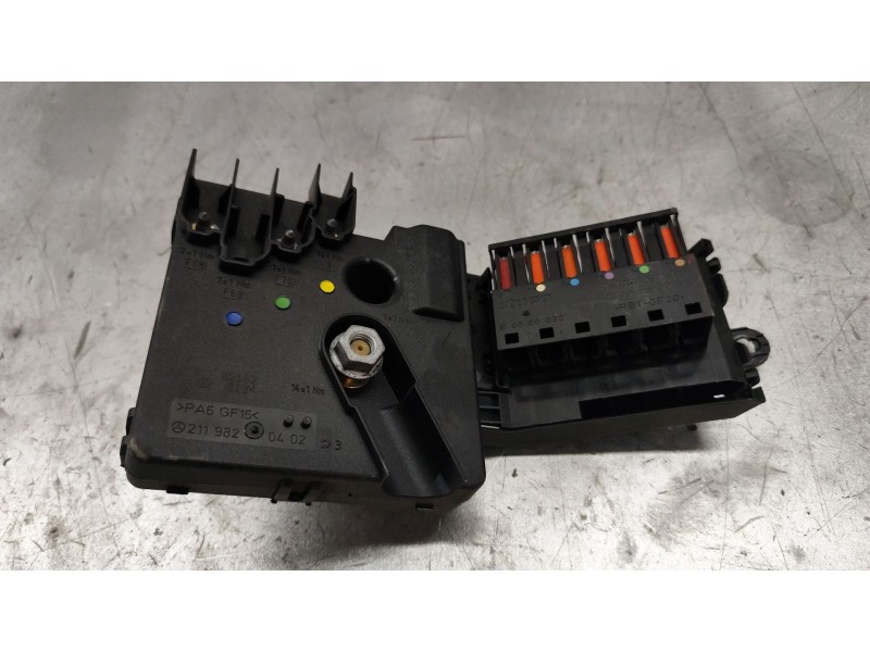 Recambio de caja reles / fusibles para renault trafic combi (ab 4.01) referencia OEM IAM 2119820402  