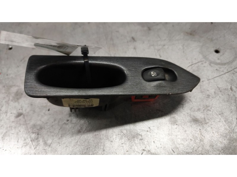 Recambio de mando elevalunas trasero derecho para renault laguna (b56) 1.8 16v rt referencia OEM IAM 7701707067  
