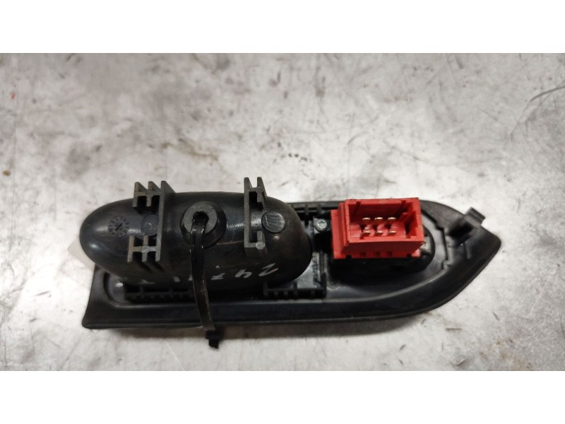 Recambio de mando elevalunas trasero derecho para renault laguna (b56) 1.8 16v rt referencia OEM IAM 7701707067  