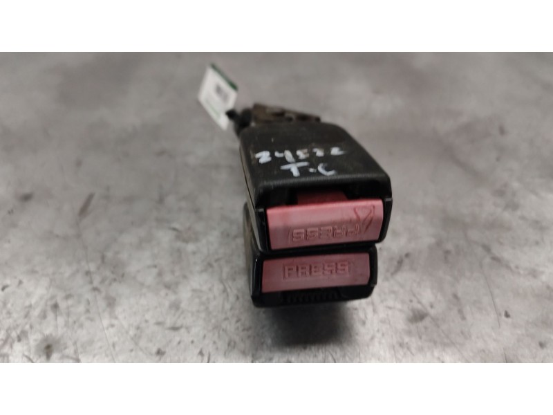 Recambio de enganche cinturon trasero central para peugeot 407 sw st sport referencia OEM IAM 611509210  