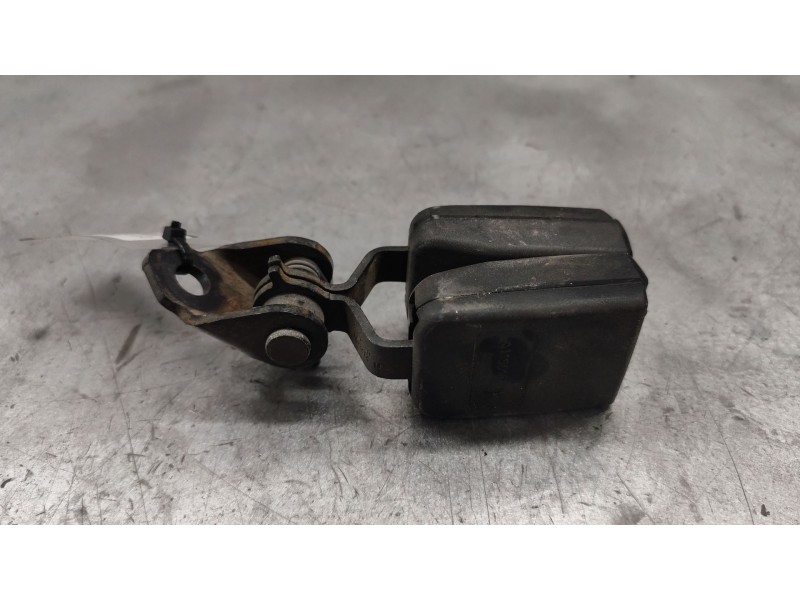 Recambio de enganche cinturon trasero central para peugeot 407 sw st sport referencia OEM IAM 611509210  