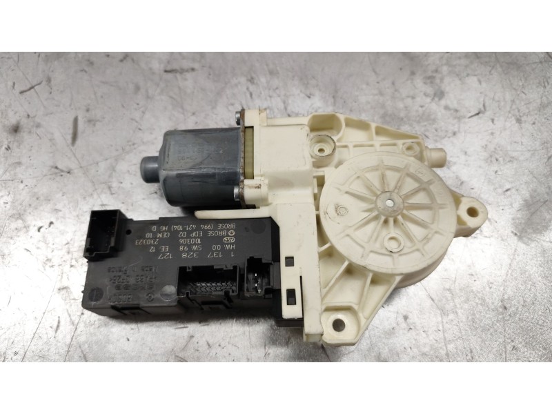 Recambio de motor elevalunas delantero derecho para peugeot 407 sw st sport referencia OEM IAM 1137328127  