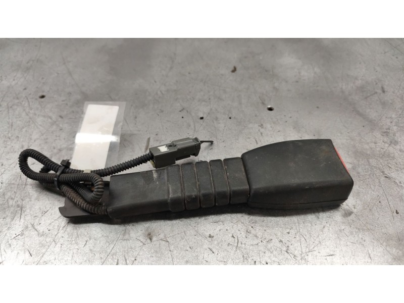 Recambio de pretensor airbag izquierdo para hyundai accent (mc) gl referencia OEM IAM   