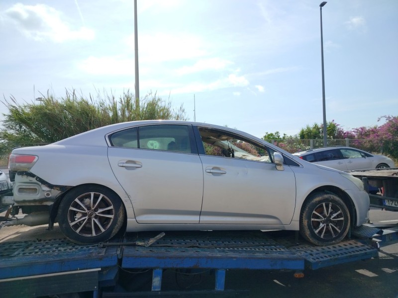 toyota avensis sedán (_t27_) del año 2008