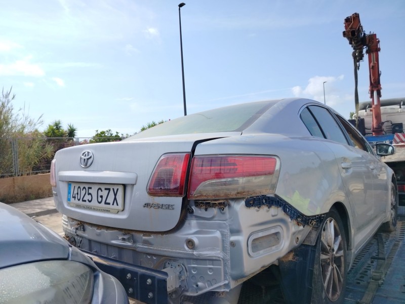 toyota avensis sedán (_t27_) del año 2008