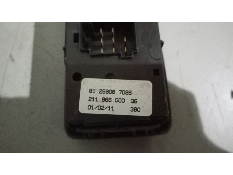 Recambio de mando elevalunas delantero derecho para man tgx 18.xxx 12.4 diesel referencia OEM IAM 81258067095  