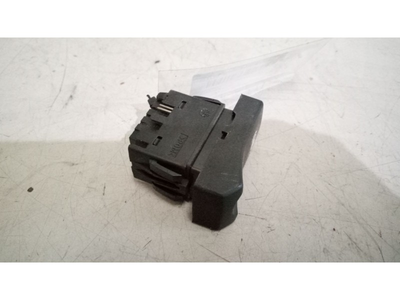 Recambio de interruptor para renault magnum ab diesel referencia OEM IAM 5010589488  