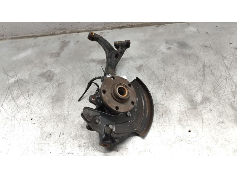 Recambio de mangueta delantera derecha para volkswagen passat b5.5 (3b3) 1.9 tdi referencia OEM IAM 8D0407258  