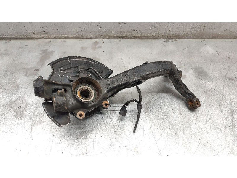 Recambio de mangueta delantera derecha para volkswagen passat b5.5 (3b3) 1.9 tdi referencia OEM IAM 8D0407258  