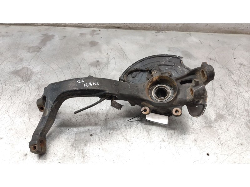 Recambio de mangueta delantera izquierda para volkswagen passat b5.5 (3b3) 1.9 tdi referencia OEM IAM 8D0407257  