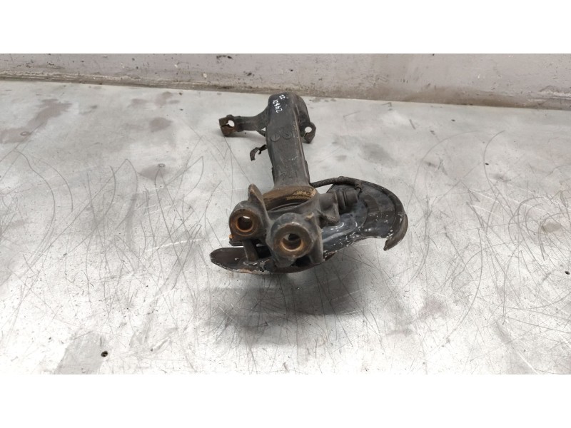 Recambio de mangueta delantera izquierda para volkswagen passat b5.5 (3b3) 1.9 tdi referencia OEM IAM 8D0407257  