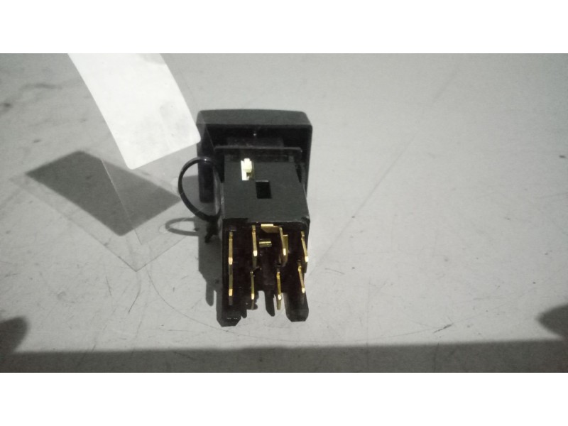 Recambio de boton aire acondicionado para nissan trucks atleon tk 56/2 referencia OEM IAM 251709X400  