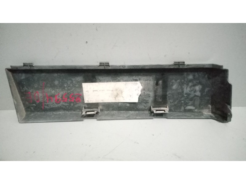 Recambio de molduras delanteras para renault magnum ab diesel referencia OEM IAM 5010468808  