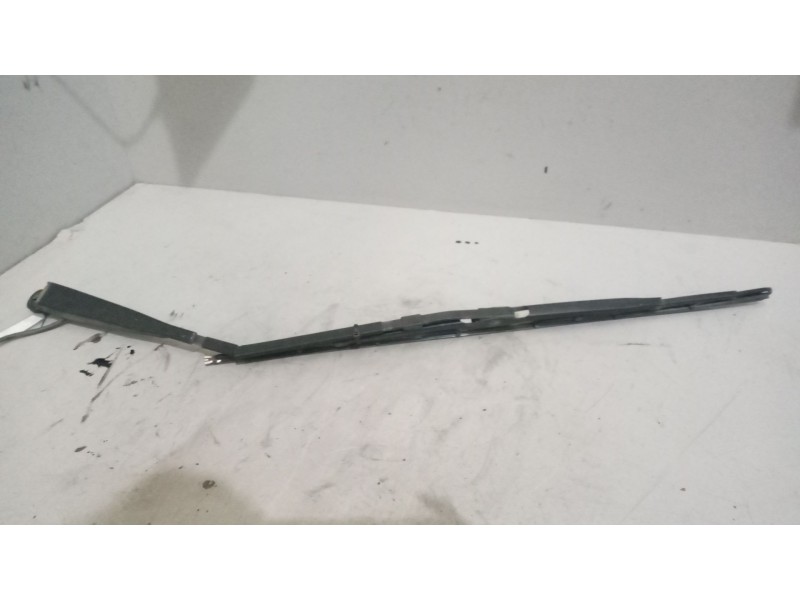 Recambio de brazo limpia delantero izquierdo para renault magnum ab diesel referencia OEM IAM   